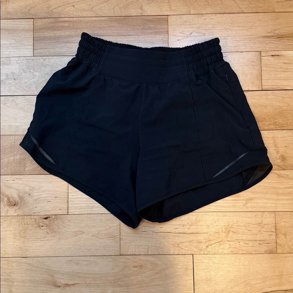 Lululemon Hotty Hot Shorts 4”, Size 4